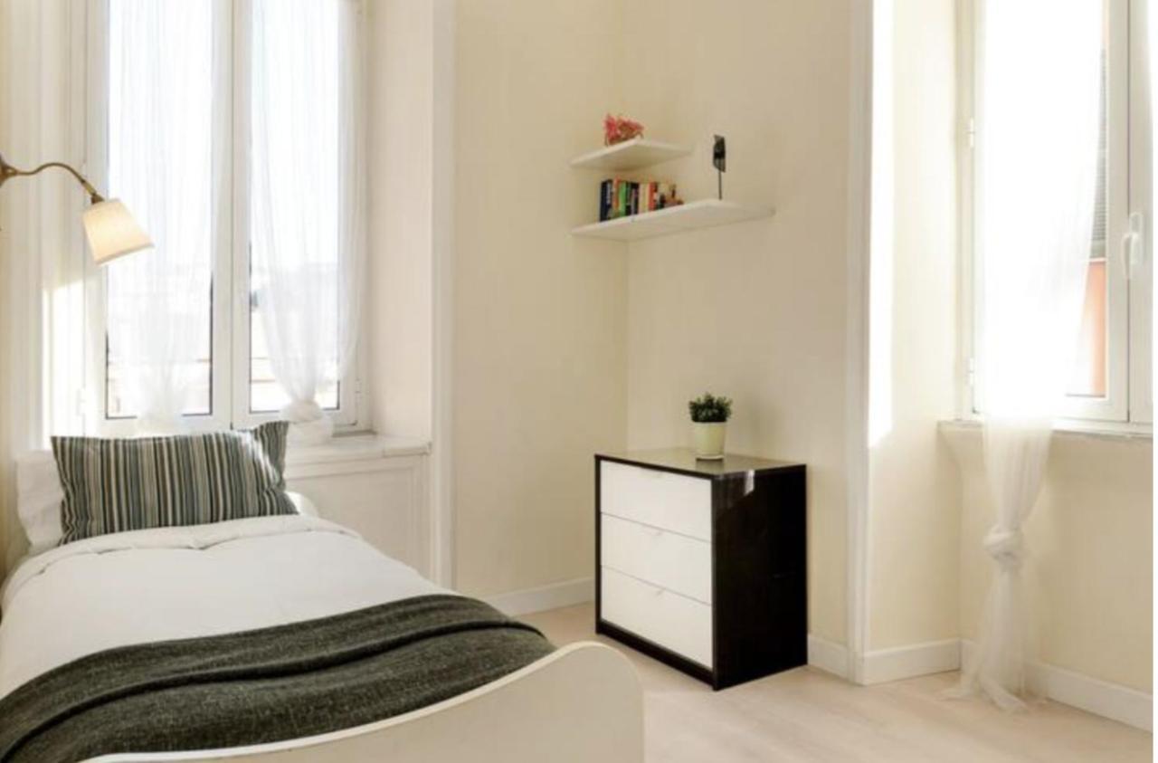 Sunny Flat In Elegant Building Close To Colosseum Róma Kültér fotó